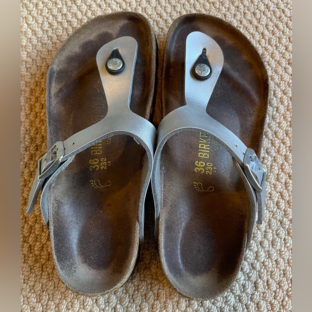 Birkenstock Gizeh Sandals, beautiful silver, excellent used condition